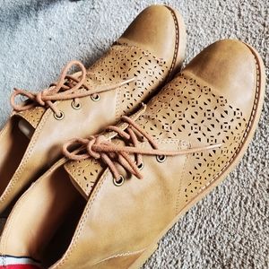 Tommy Hilfiger Leather Ankle Bootie size 8